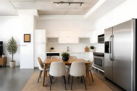 Condominio en venta en Miami, Florida, 1 dormitorio, 61.5 m2 № 2407519 - foto 3