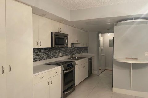 Touwnhouse à vendre à Deerfield Beach, Floride: 2 chambres, 108.7 m2 № 2154557 - photo 5