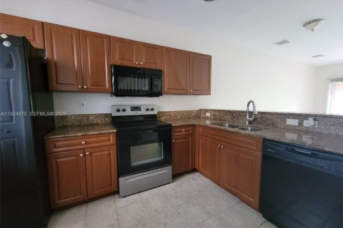 Touwnhouse à louer à Miami Gardens, Floride: 2 chambres, 105.91 m2 № 1987831 - photo 5