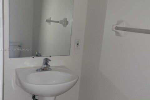 Touwnhouse à louer à Miami Gardens, Floride: 2 chambres, 105.91 m2 № 1987831 - photo 6