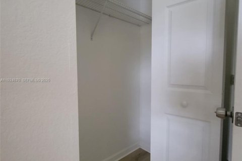 Touwnhouse à louer à Miami Gardens, Floride: 2 chambres, 105.91 m2 № 1987831 - photo 24