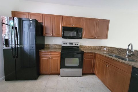 Touwnhouse à louer à Miami Gardens, Floride: 2 chambres, 105.91 m2 № 1987831 - photo 4