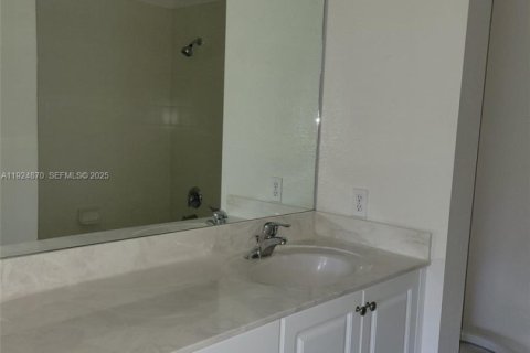 Touwnhouse à louer à Miami Gardens, Floride: 2 chambres, 105.91 m2 № 1987831 - photo 11