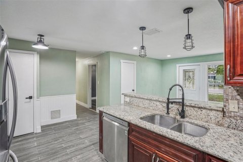 House in Winter Springs, Florida 4 bedrooms, 149.02 sq.m. № 1899740 - photo 20