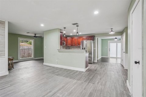House in Winter Springs, Florida 4 bedrooms, 149.02 sq.m. № 1899740 - photo 18