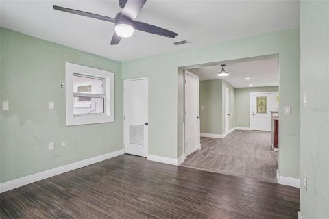House in Winter Springs, Florida 4 bedrooms, 149.02 sq.m. № 1899740 - photo 14