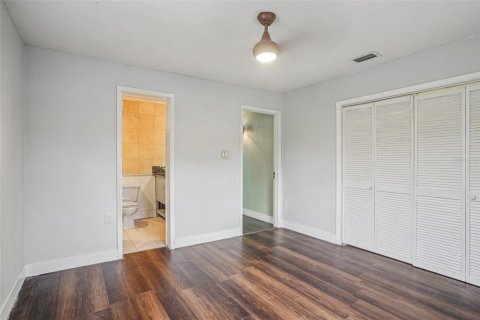 House in Winter Springs, Florida 4 bedrooms, 149.02 sq.m. № 1899740 - photo 26