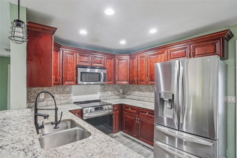 House in Winter Springs, Florida 4 bedrooms, 149.02 sq.m. № 1899740 - photo 21