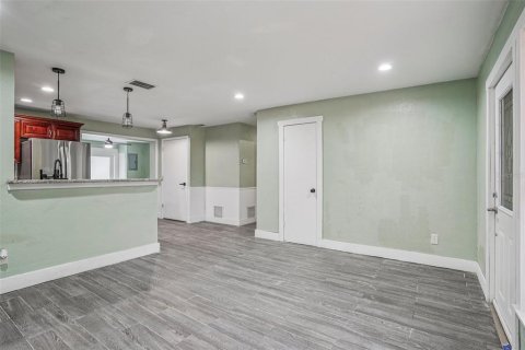 House in Winter Springs, Florida 4 bedrooms, 149.02 sq.m. № 1899740 - photo 16