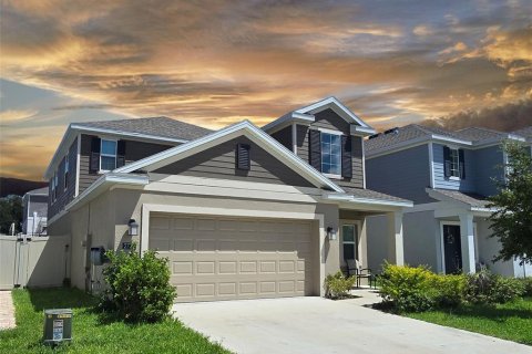 House in Davenport, Florida 5 bedrooms, 218.78 sq.m. № 2352383