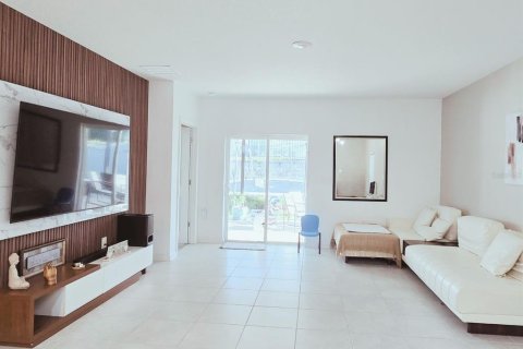 Villa ou maison à vendre à Davenport, Floride: 5 chambres, 221.94 m2 № 2352383 - photo 6