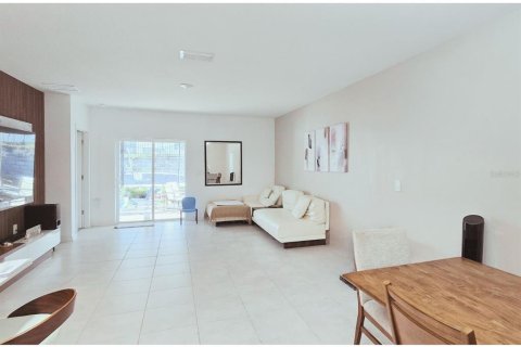 Villa ou maison à vendre à Davenport, Floride: 5 chambres, 221.94 m2 № 2352383 - photo 4