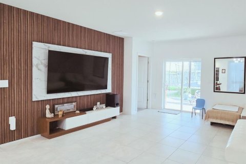 Villa ou maison à vendre à Davenport, Floride: 5 chambres, 221.94 m2 № 2352383 - photo 8