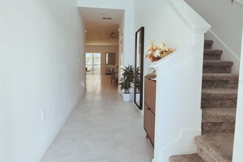 Villa ou maison à vendre à Davenport, Floride: 5 chambres, 221.94 m2 № 2352383 - photo 2