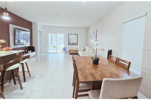 Villa ou maison à vendre à Davenport, Floride: 5 chambres, 221.94 m2 № 2352383 - photo 5