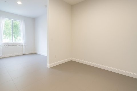 Apartment in Miami, Florida 1 bedroom, 55.74 sq.m. № 1926527 - photo 3