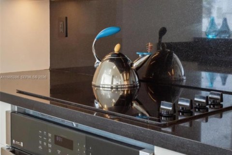 Condo in Miami Beach, Florida, 2 bedrooms  № 2052995 - photo 20