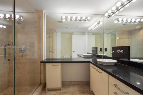 Condo in Miami Beach, Florida, 2 bedrooms  № 2052995 - photo 24