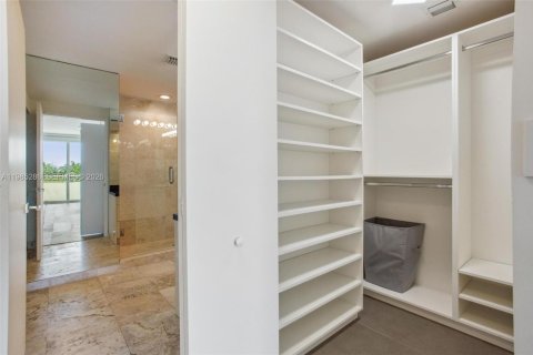 Condo in Miami Beach, Florida, 2 bedrooms  № 2052995 - photo 26
