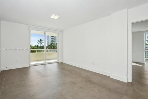 Condo in Miami Beach, Florida, 2 bedrooms  № 2052995 - photo 21
