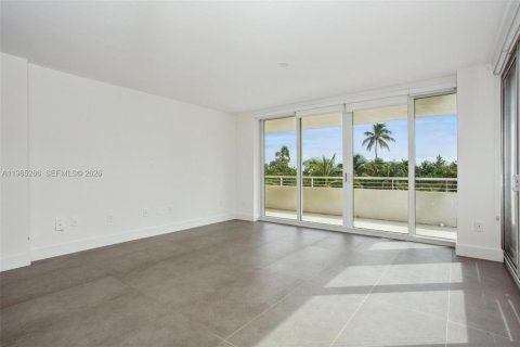 Condo in Miami Beach, Florida, 2 bedrooms  № 2052995 - photo 5