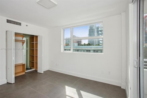 Condo in Miami Beach, Florida, 2 bedrooms  № 2052995 - photo 28