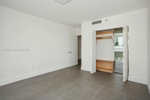 Condo in Miami Beach, Florida, 2 bedrooms  № 2052995 - photo 29