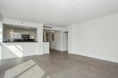 Condo in Miami Beach, Florida, 2 bedrooms  № 2052995 - photo 14
