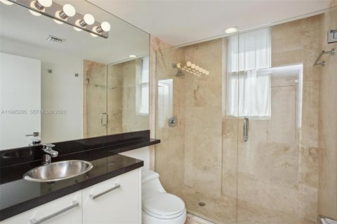 Condo in Miami Beach, Florida, 2 bedrooms  № 2052995 - photo 30