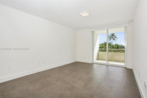 Condo in Miami Beach, Florida, 2 bedrooms  № 2052995 - photo 22