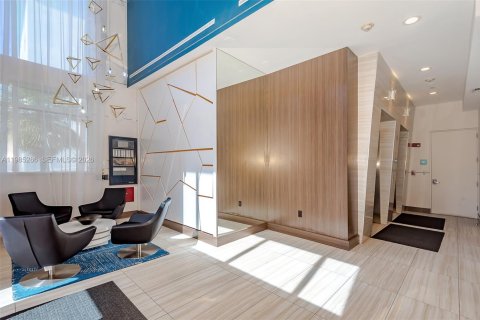 Condo in Miami Beach, Florida, 2 bedrooms  № 2052995 - photo 3