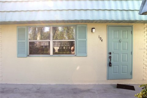Condo in Sun City Center, Florida, 1 bedroom № 2229084 - photo 2