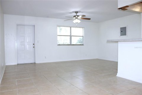 Condo in Sun City Center, Florida, 1 bedroom № 2229084 - photo 6