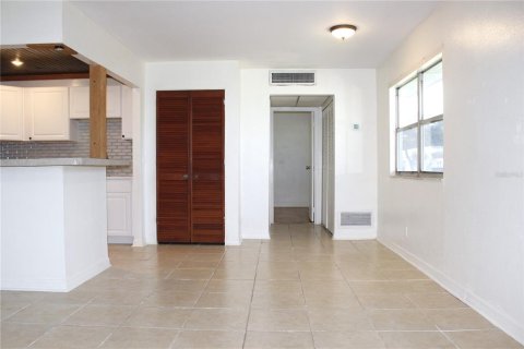 Condo in Sun City Center, Florida, 1 bedroom № 2229084 - photo 8