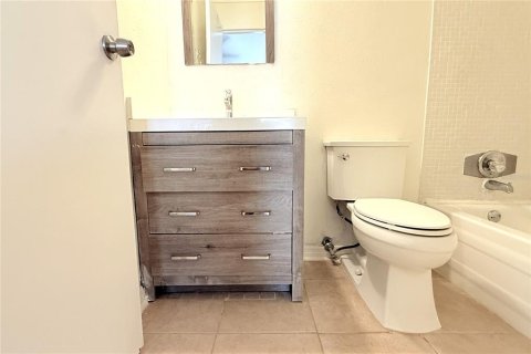 Condo in Sun City Center, Florida, 1 bedroom № 2229084 - photo 23