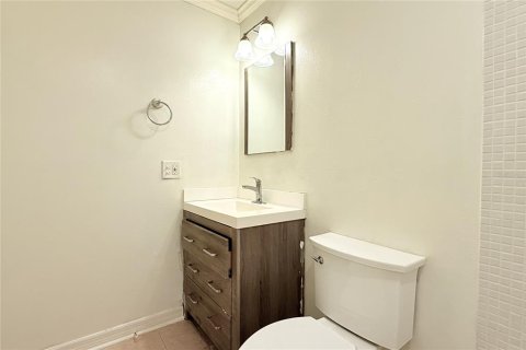 Condo in Sun City Center, Florida, 1 bedroom № 2229084 - photo 18