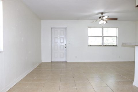 Condo in Sun City Center, Florida, 1 bedroom № 2229084 - photo 5