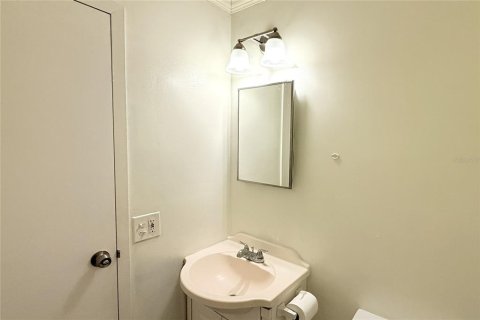 Condo in Sun City Center, Florida, 1 bedroom № 2229084 - photo 19