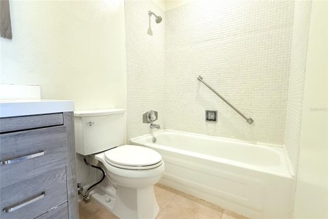 Condo in Sun City Center, Florida, 1 bedroom № 2229084 - photo 24