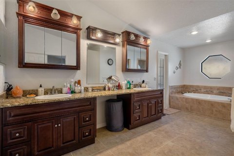Casa en venta en Spring Hill, Florida, 4 dormitorios, 268.39 m2 № 2239904 - foto 29