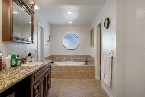 Casa en venta en Spring Hill, Florida, 4 dormitorios, 268.39 m2 № 2239904 - foto 30