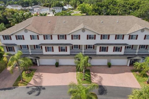 Townhouse in Palmetto, Florida 4 bedrooms, 241.92 sq.m. № 2205082 - photo 3