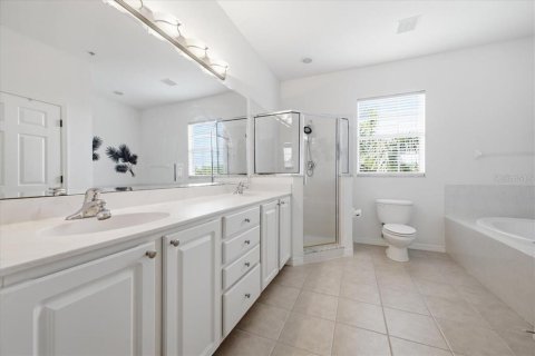 Townhouse in Palmetto, Florida 4 bedrooms, 241.92 sq.m. № 2205082 - photo 15
