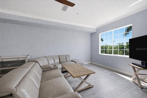 Townhouse in Palmetto, Florida 4 bedrooms, 241.92 sq.m. № 2205082 - photo 11