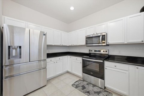 Townhouse in Palmetto, Florida 4 bedrooms, 241.92 sq.m. № 2205082 - photo 5