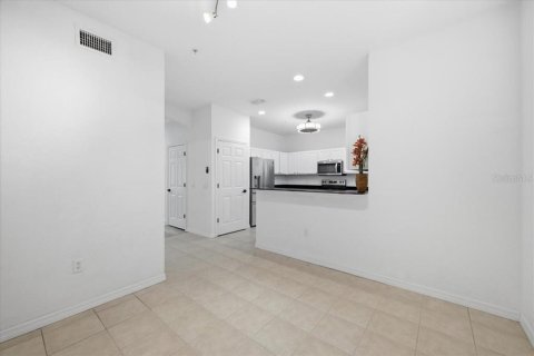 Townhouse in Palmetto, Florida 4 bedrooms, 241.92 sq.m. № 2205082 - photo 7