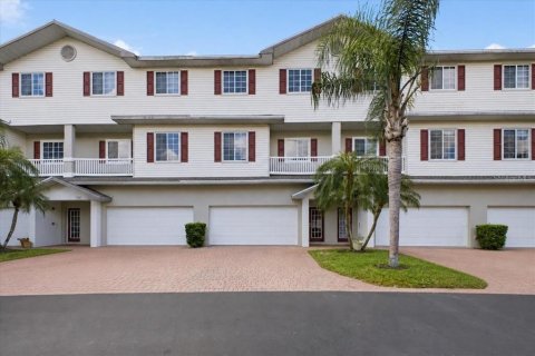 Townhouse in Palmetto, Florida 4 bedrooms, 241.92 sq.m. № 2205082