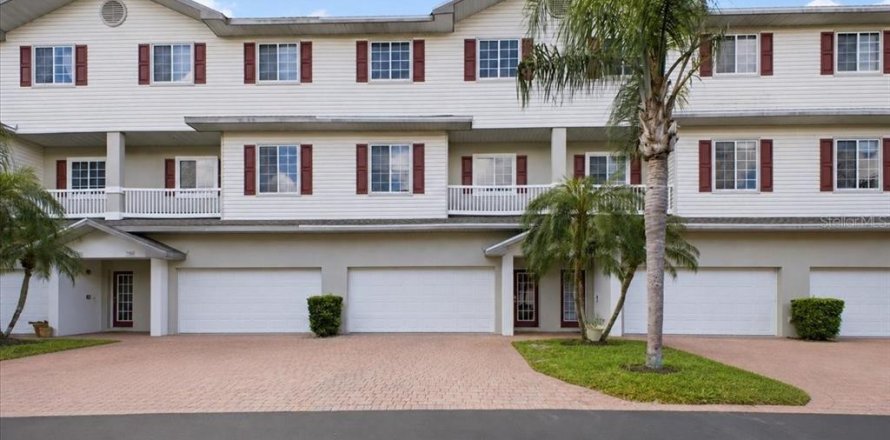 Townhouse in Palmetto, Florida 4 bedrooms, 241.92 sq.m. № 2205082
