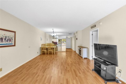 Condo in Margate, Florida, 2 bedrooms  № 2081773 - photo 5