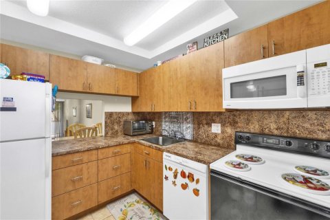 Condo in Margate, Florida, 2 bedrooms  № 2081773 - photo 11